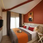 The Fox 4*