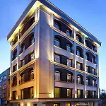 Hotel The Fox 4*