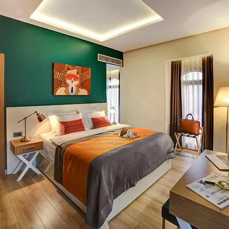 The Fox Szálloda 4*