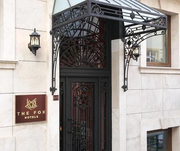מלון The Fox 4*